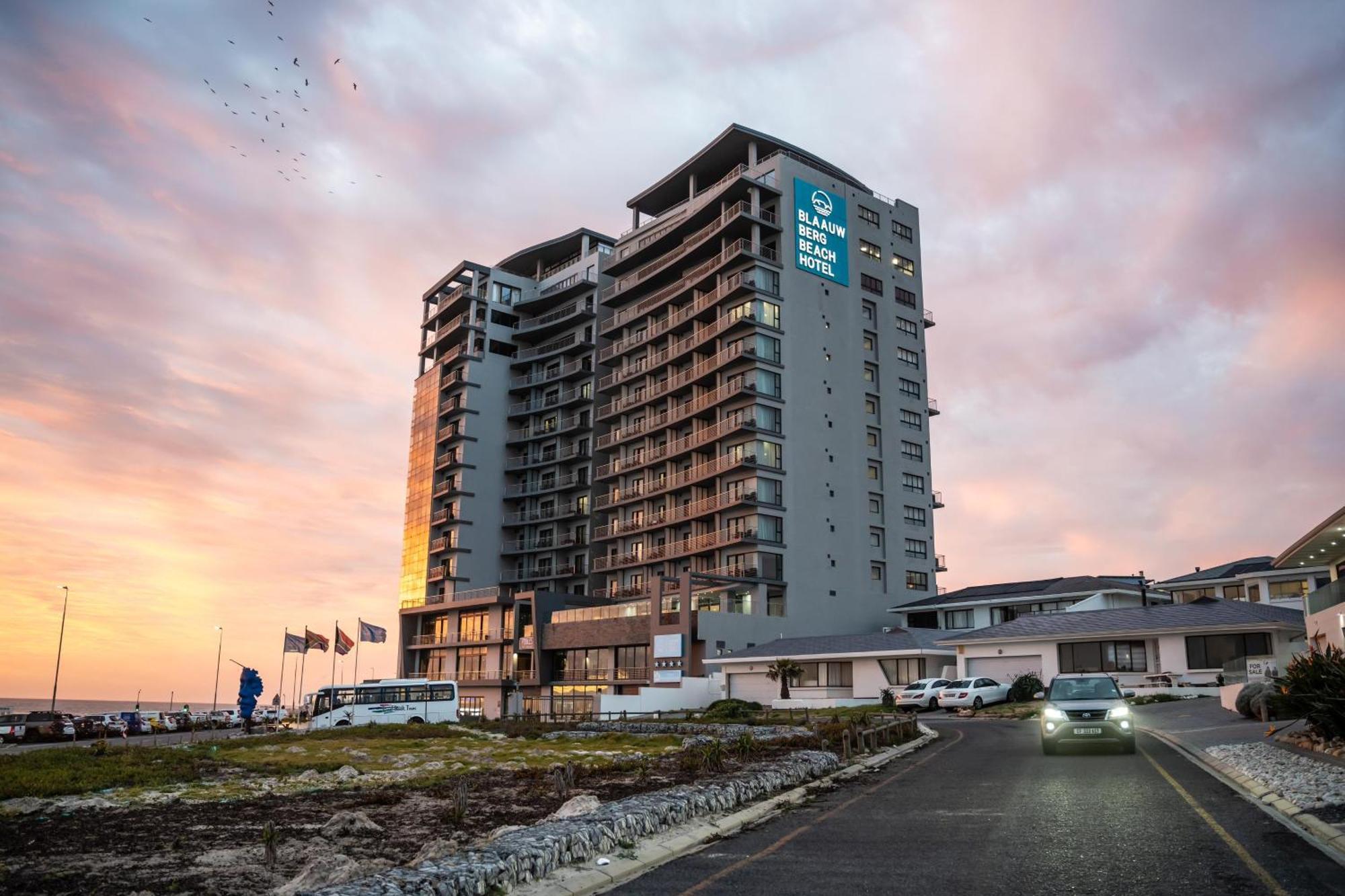 Blaauwberg Beach Hotel Bloubergstrand Extérieur photo