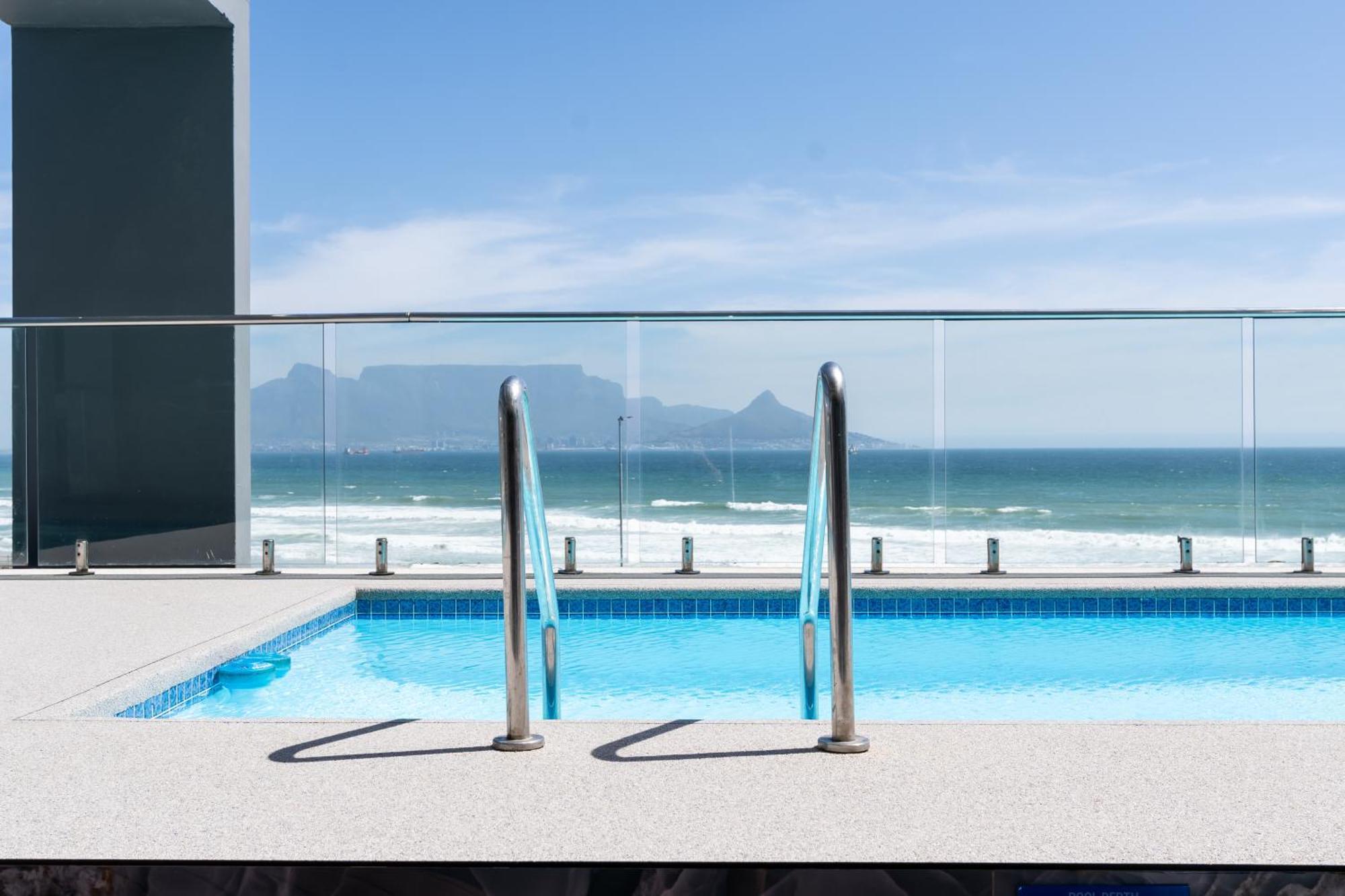 Blaauwberg Beach Hotel Bloubergstrand Extérieur photo