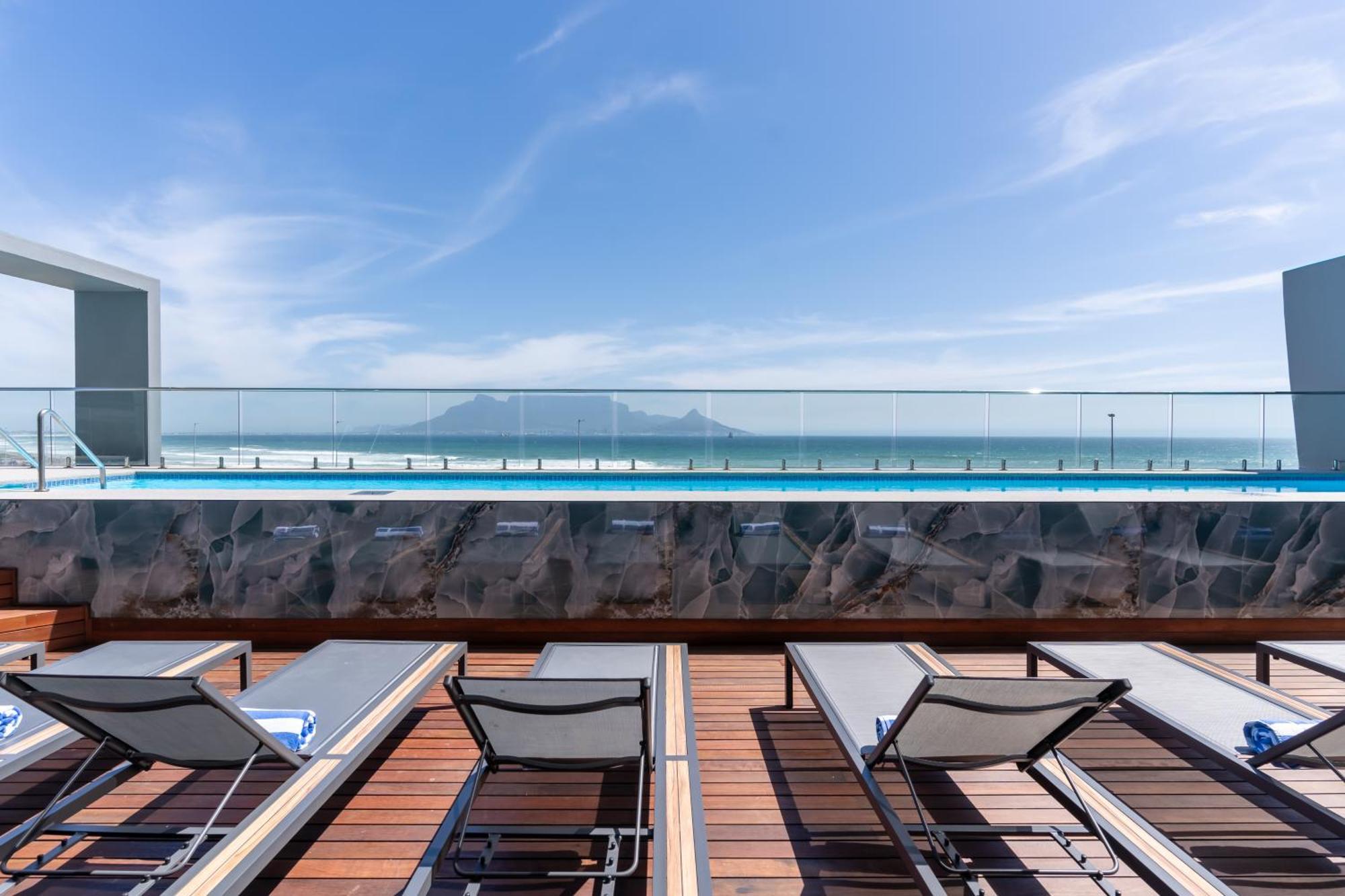 Blaauwberg Beach Hotel Bloubergstrand Extérieur photo